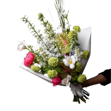 🌿 Modern Elegance: Sophisticated Floral Bouquet